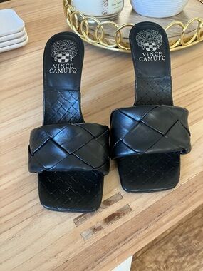 Vince Camuto black women’s strap leather heel sandals Size:6M